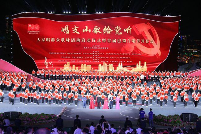 “光头强”冯加六：因一张照片走红，盖新房买豪车，今靠摩的为生