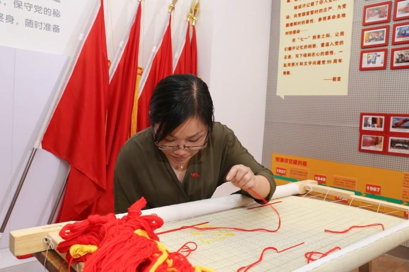 中国A股周四上涨 沪指重返2900点